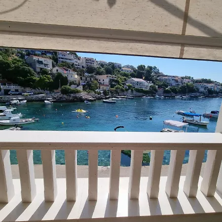 Apartment Mare Cara